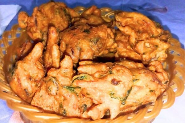 Crispy Aloo Palak Pakora Aloo palak pakora
